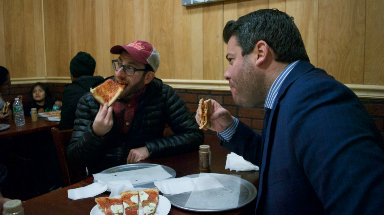 New York-style pizza vs. Chicago deep dish: De Blasio press secretary gets schooled