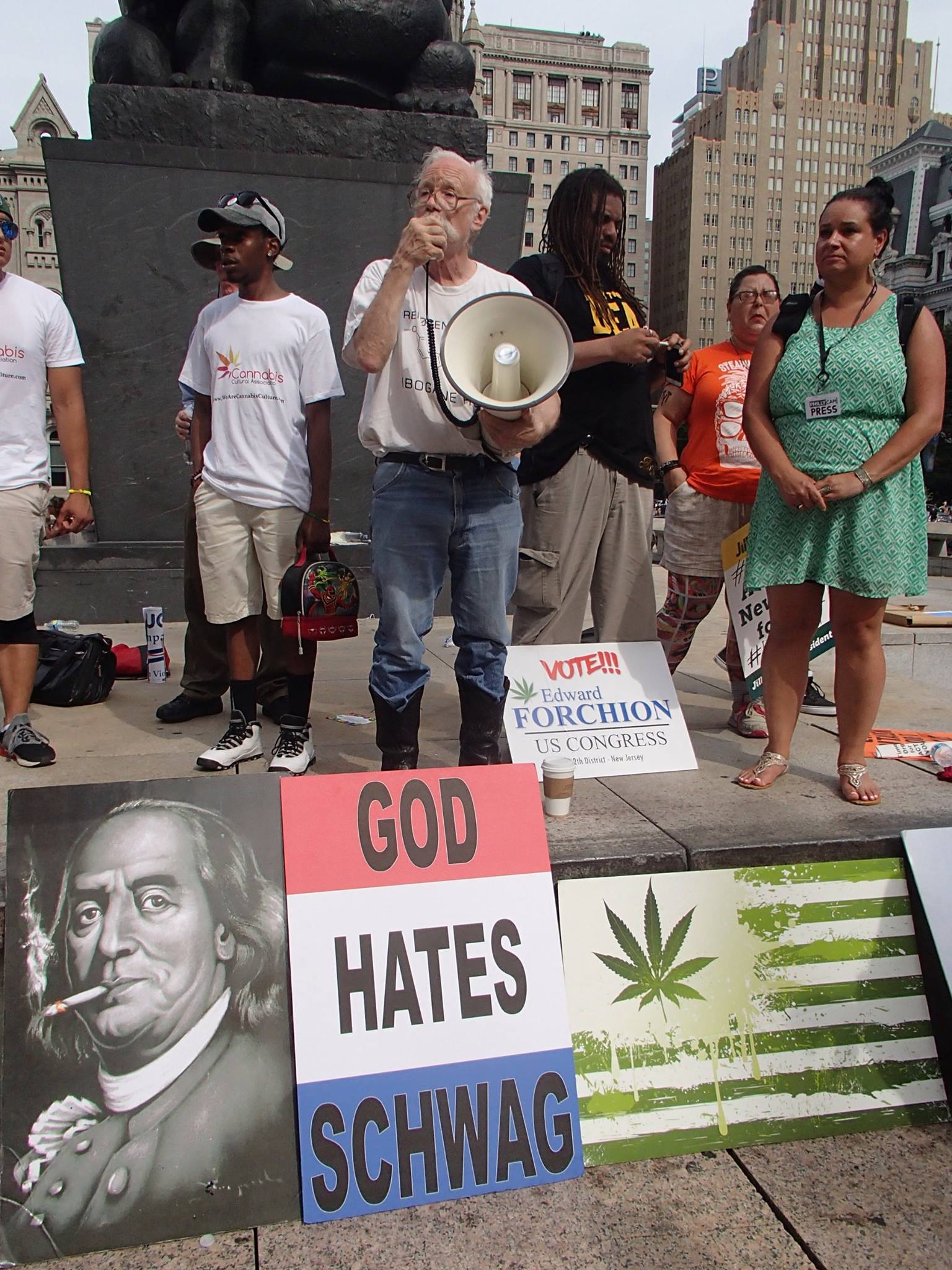 Dana Beal, pot icon, freed on bail after California bust 2