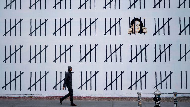 Banksy mural in Manhattan protests artist Zehra Dogan's imprisonment 1 amnwbank180316