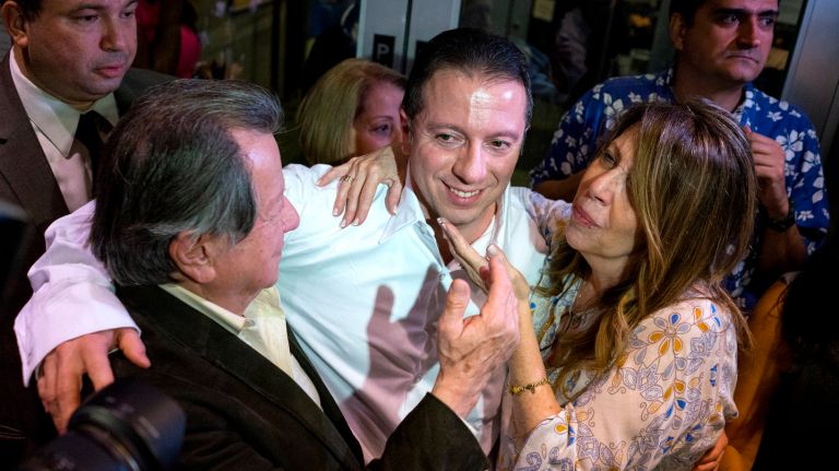 NYPD accused of beating man to coerce confession in 1990 subway slaying 2 Johnny Hincapie, seen here in 2015, is suing the NYPD, alleging he was beaten into making a coerced confession that wrongly landed him in prison for 25 years.