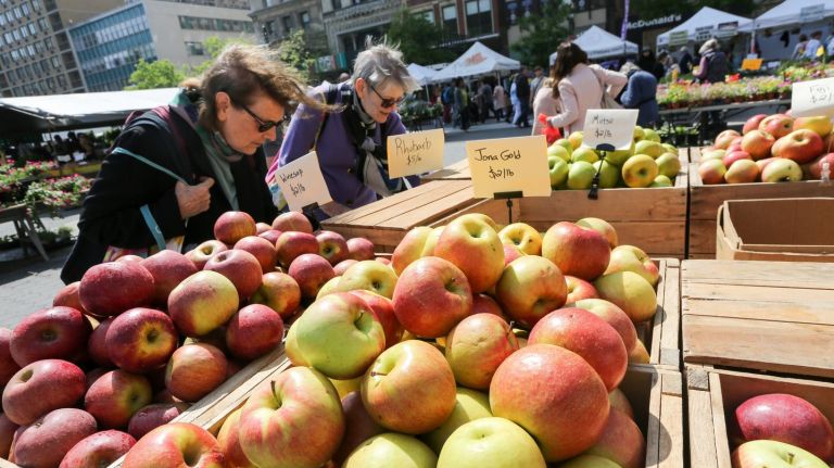 New Yorkers should eat more fruits and vegetables, according to the American Fitness Index.