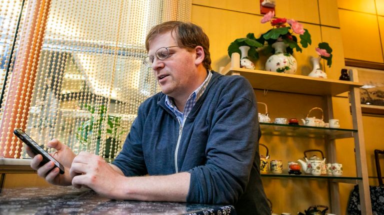 Greg Scott, a New Yorker with hearing loss, is behind the new noise level app SoundPrint.