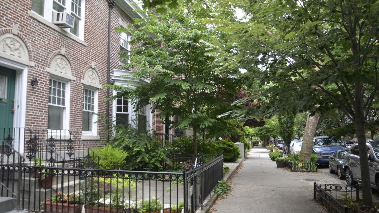 Prospect Lefferts Gardens: What to do in the rapidly changing parkside neighborhood 17 The old homes in Prospect Lefferts Gardens are beautiful. Row upon row of stately brownstones line the streets in much of the neighborhood. Other homes are quaint and have gardens that would put suburbanites to shame.