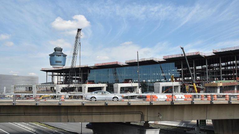 Cuomo announces LaGuardia overpass