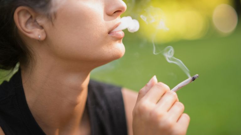 Smoking marijuana in public policy changes from arrest to summons in some cases 2 Smoking marijuana in public could result in a summons instead of arrest beginning Saturday in New York City.