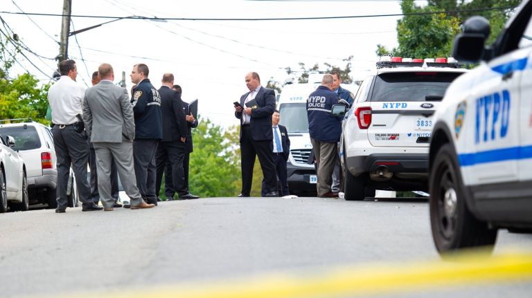 2 dead, off-duty Yonkers cop injured in Queens shooting, NYPD says 3 Police said they believe all three individuals involved had served in the military.