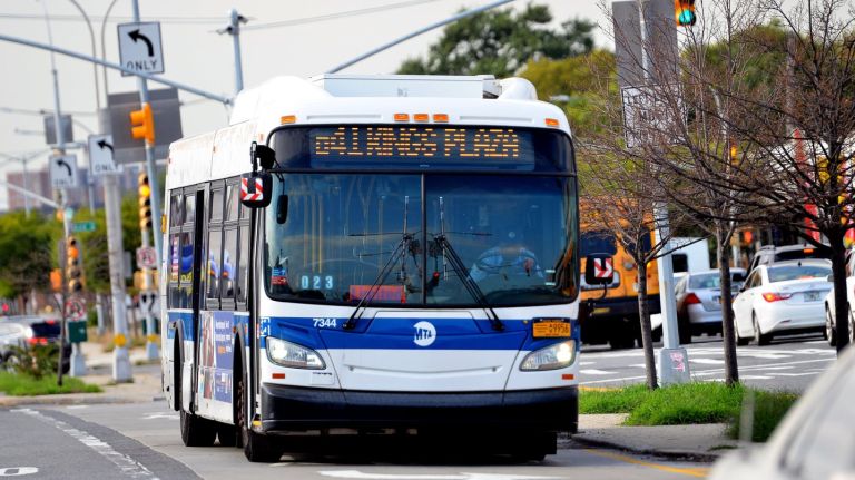 AMNWBUS180921_WUB_WEB