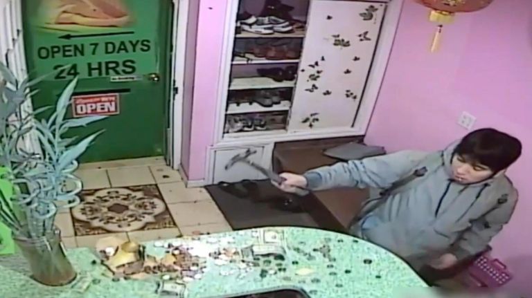 Man robs, smashes piggy bank at Queens spa, police say