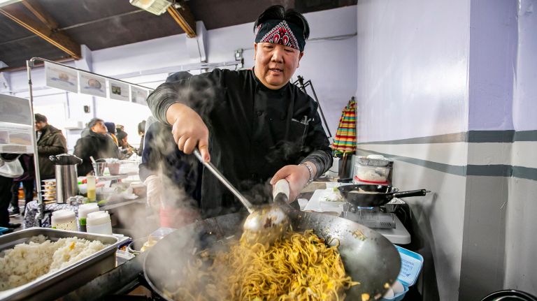 Andi Sutanto makes&nbsp;fried noodle tek tek at the New York Indonesian Food Bazaar on Jan. 12, 2019.