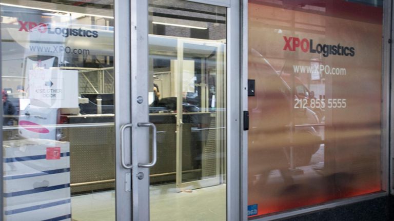 Courier services in NYC often deliver problems, not packages 3 XPO Logistics is one of the delivery companies used by larger corporations to deliver products to consumers throughout New York City.