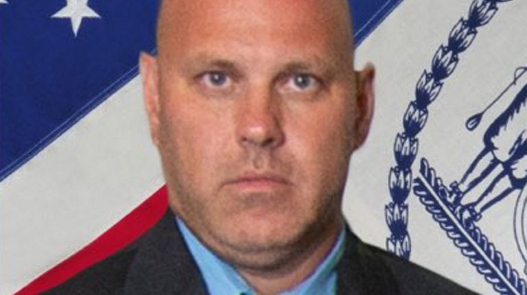NYPD detective shot and killed in Queens, sergeant injured, officials say 3 NYPD Det. Brian Simonsen, 42, died Tuesday night, police said.
