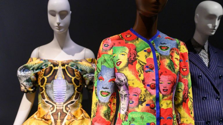 Designers Alexander McQueen (l.) and Gianni Versace were part of "A Queer History of Fashion: From the Closet to the Catwalk" show in 2013.