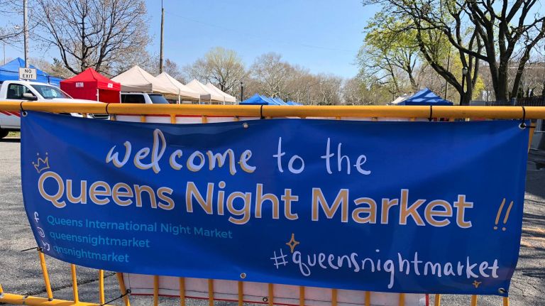 Queens Night Market drops beer and wine garden, allowing drinkers to roam 2 The Queens Night Market is doing away with its beer and wine garden and letting patrons walk around with their drinks.
