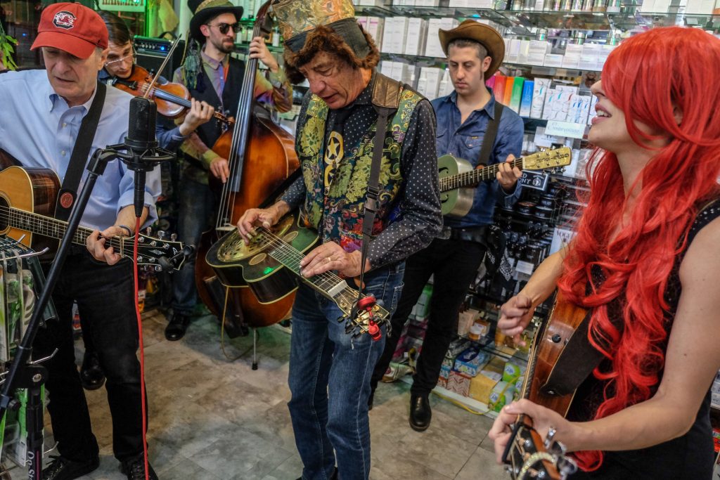 ‘Folk pharmacy’ is in tune with community 3
