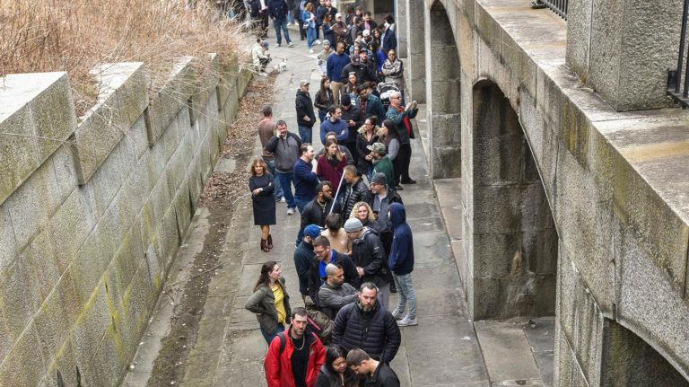 The Iron Throne is in NYC: Hidden 'Game of Thrones' replica found in Queens park 3 A long line of people wait for the chance to sit on the Iron Throne.