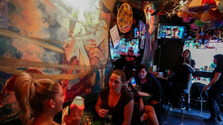 What to do and where to eat in the West Village 13 Happy hour at the Cubby Hole, at the corner of West 12th and West Fourth streets, is a popular after work activity.