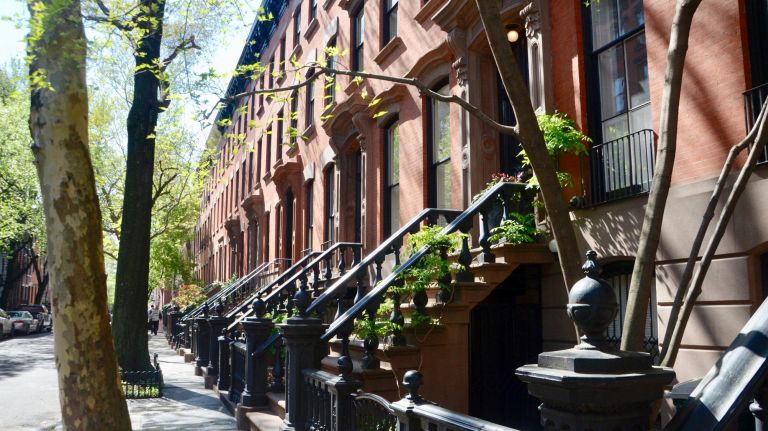 What to do and where to eat in the West Village 6 Brooklyn is not the only place with gorgeous brownstones. Enjoy their beauty on Charles Street.