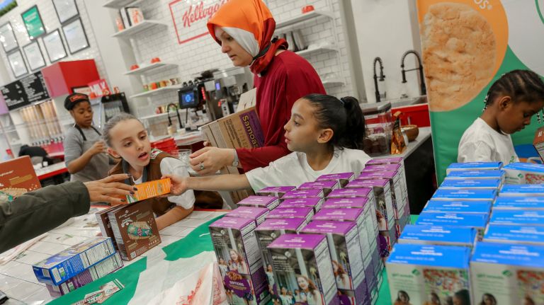 Girl Scout troop for girls in homeless shelters holds cookie sale in Union Square 2 Girls from Troop 6000 will be back at Kellogg's NYC Cafe to sell cookies next week.