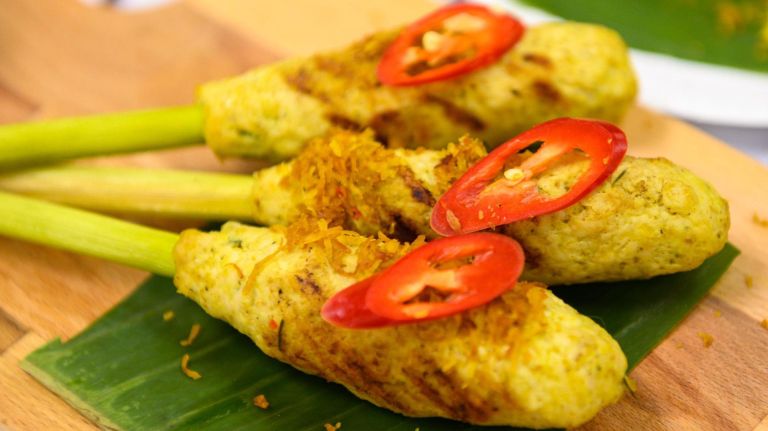 Warung Jancook's&nbsp;chicken satay lilit is designed for easy eating.