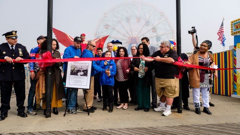 The Vouderis family, who&nbsp;runs the landmark Wonderwheel&nbsp;ride, cuts the ribbon Sunday.