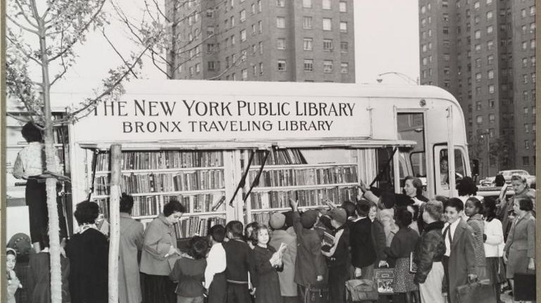 An NYPL bookmobile&nbsp;stops in the Bronx in the 1950s.