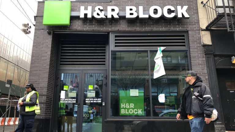 As tax deadline approaches, NYers still confused about new law 3 "There are some clients that are getting more, some clients are getting less. It's been all over the place," said Kwame Matthews, a senior tax specialist at an Upper West Side H&R Block.