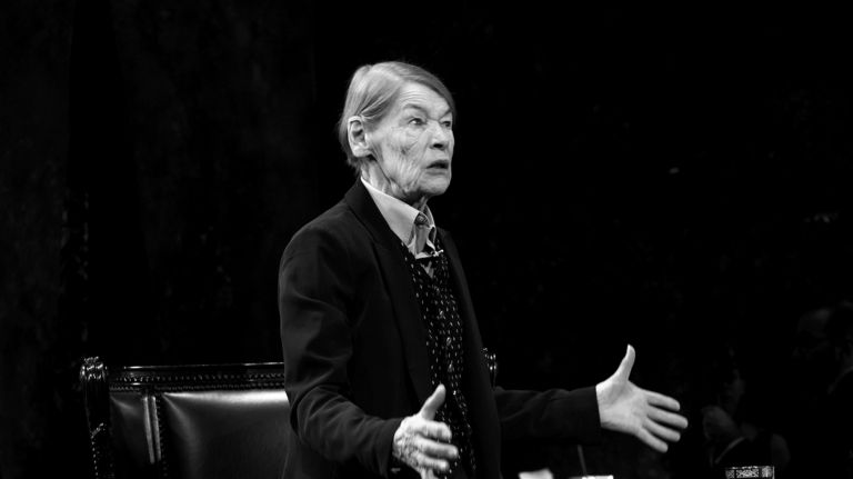 'King Lear' review: Glenda Jackson takes on title role in mixed production 2 Glenda Jackson commands the stage as King Lear.