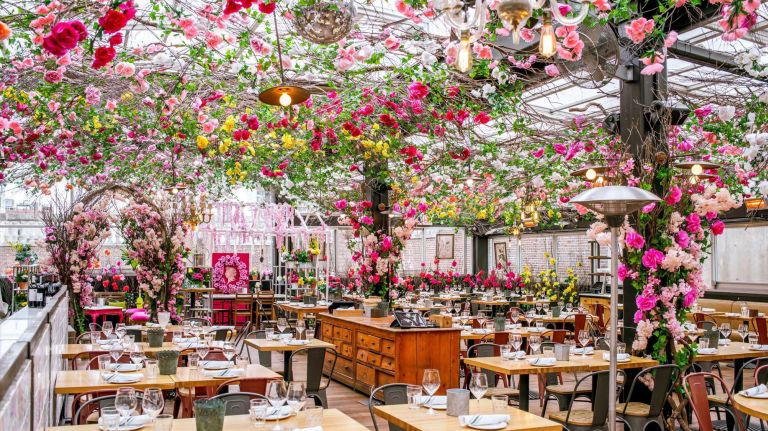 Every season, Eataly transforms its rooftop into a new and beautiful setting. This spring, the Italian restaurant created a rooftop garden filled with thousands of spring-colored flowers.&nbsp;