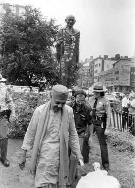 60057_10-02-1986_Mohandas Gandhi Unveiled, Union Square Park_Calvin Wilson
