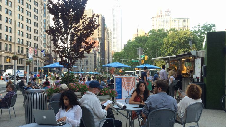 Flatiron Public Plaza &nbsp;will welcome Eataly and Flatiron Plate as two now open-air food and beverage kiosks this summer, according to the Flatiron/23rd Street Partnership.