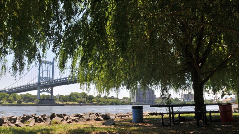 The best NYC parks for outdoor grilling 1 Randall's Island is filled with football and soccer fields, tracks, courts, and even kayak and canoe launch sites.