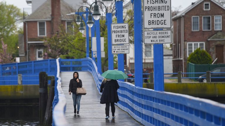 NYC weather to be sunny after Sunday washout 3 Weather: Residents of Sheepshead Bay make their way through the community on rainy afternoon.