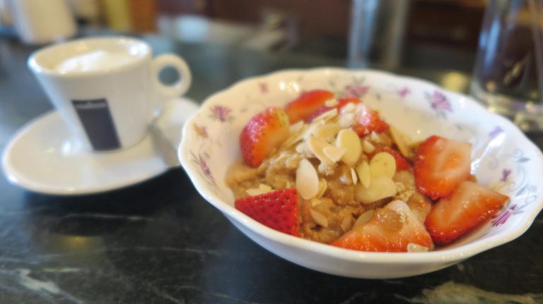 What to do and where to eat in Morris Park, east of the Bronx Zoo 3 Have a pleasant breakfast at Conti's.