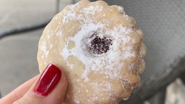 What to do and where to eat in Morris Park, east of the Bronx Zoo 4 Conti's is known for its Linzer cookies, so make an effort to get one while in Morris Park.