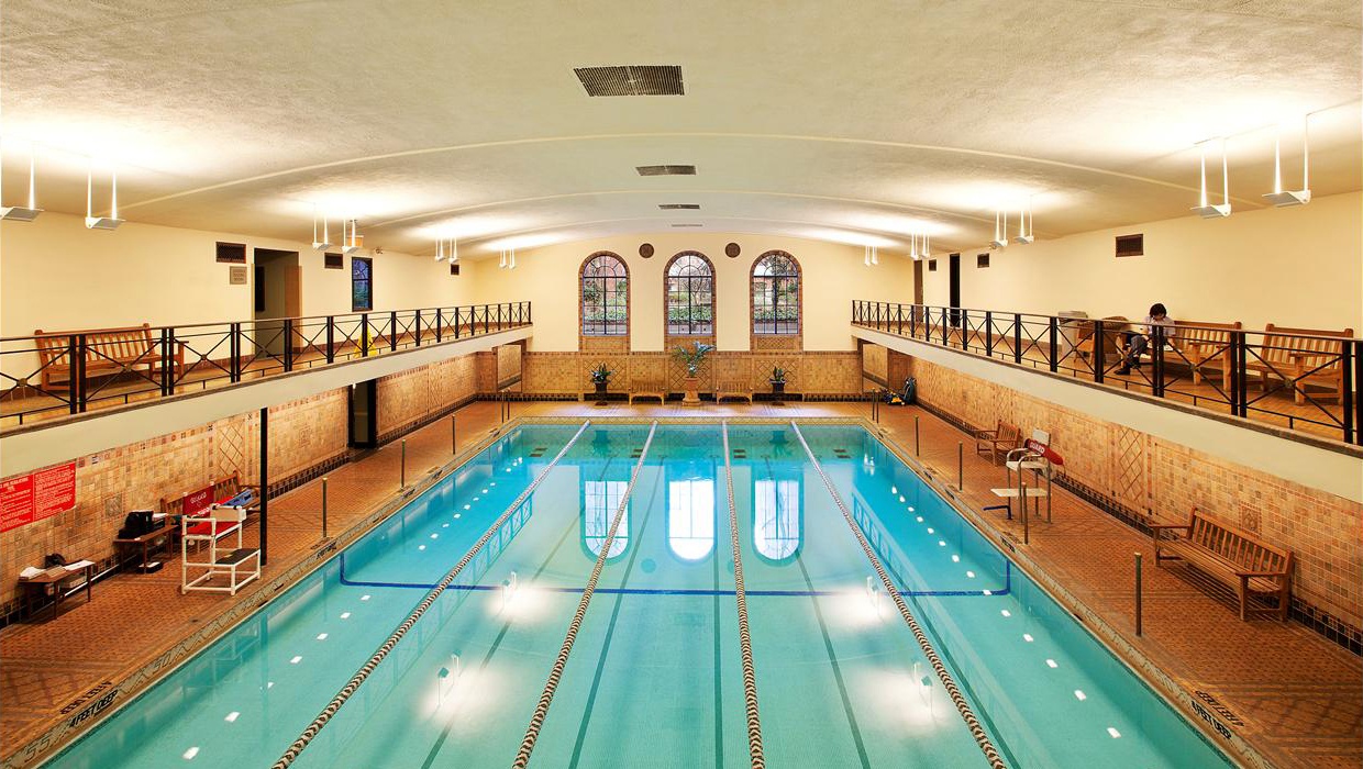 Discover Chelsea’s London Terrace apartments and pool.