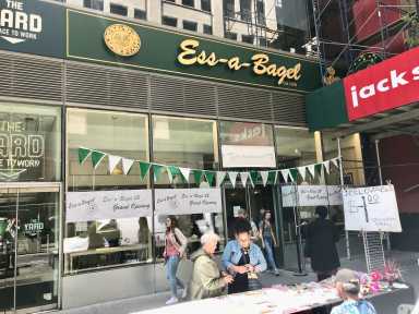 Ess-a-Bagel (2) – photo by Gabe Herman