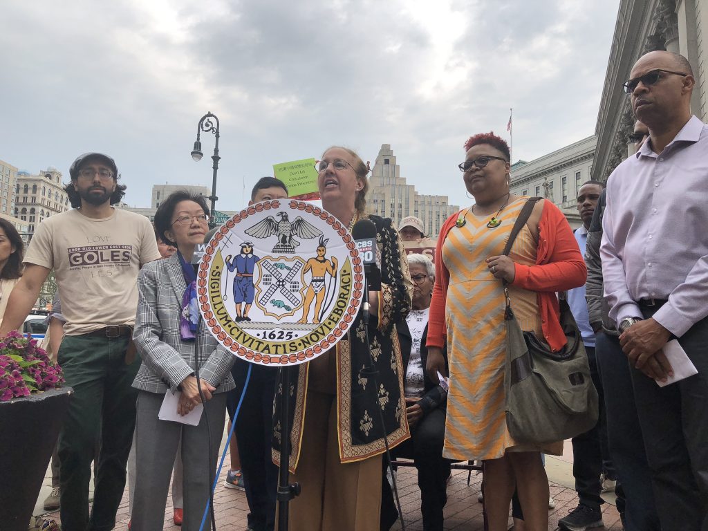 Judge extends order blocking Two Bridges towers 4