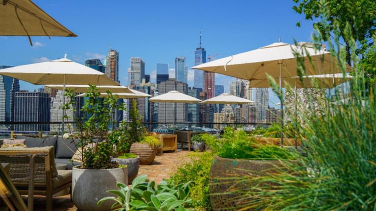 Best NYC bars for after-work drinks in FiDi, midtown and beyond 8 Harriet's Rooftop & Lounge offers great views of the Manhattan skyline.