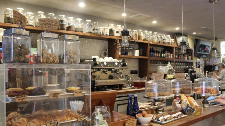 What to do and eat in Downtown Brooklyn 1 Start your day off with a trip to the Commons Cafe for coffee and a pastry.