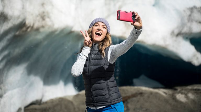 The search is on for Delilah Parker (Ashley Gerasimovich) in "The Detour" season 4. 