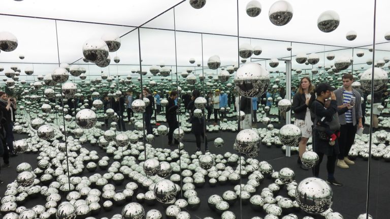 Take a Vertigo-Inducing Walk into the Infinite Inside Yayoi Kusama's  Infinity Rooms at David Zwirner in New York — Colossal