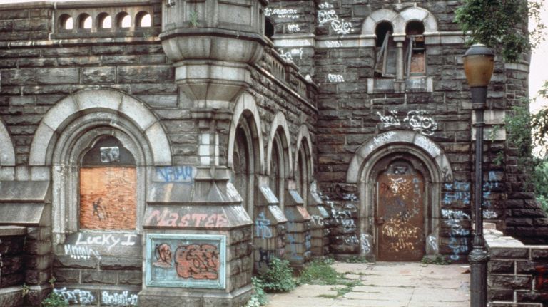 After the U.S. Weather Bureau moved its employees out of the castle in the early 1960s, it&nbsp;fell into disrepair as it deteriorated and was vandalized.