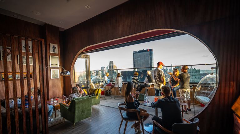 Dear Irving on Hudson in midtown offers great westward views and is a prime spot to watch the Manhattanhenge phenomenon. 