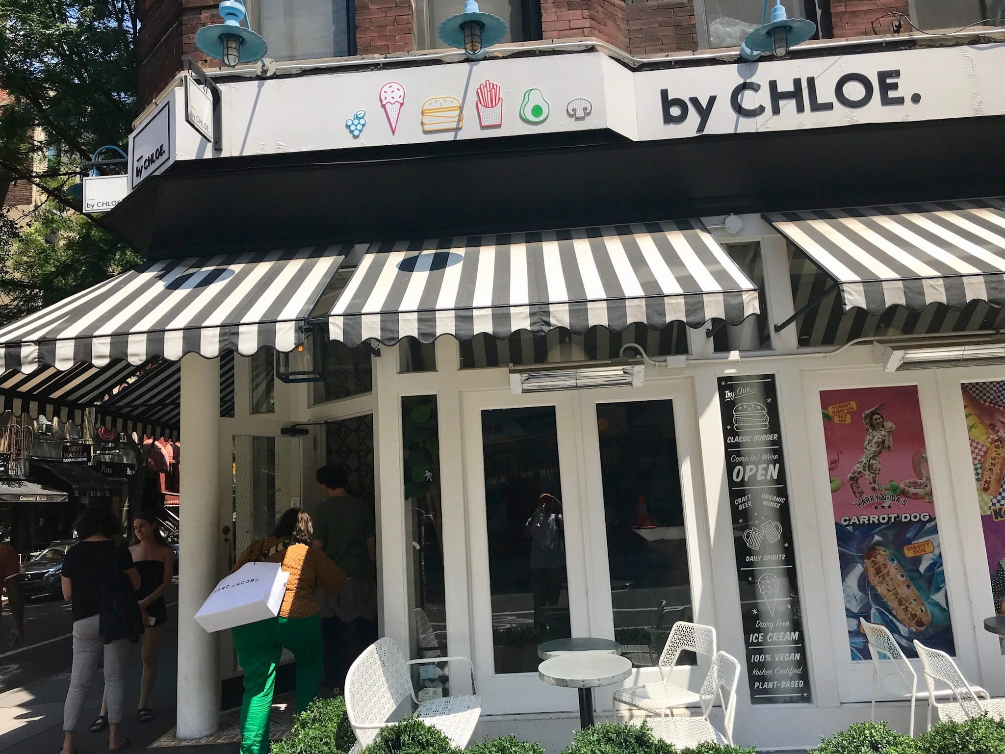'The One with the Huge Illegal Signs': Huge 'Friends' billboard in Soho gets city violation 4