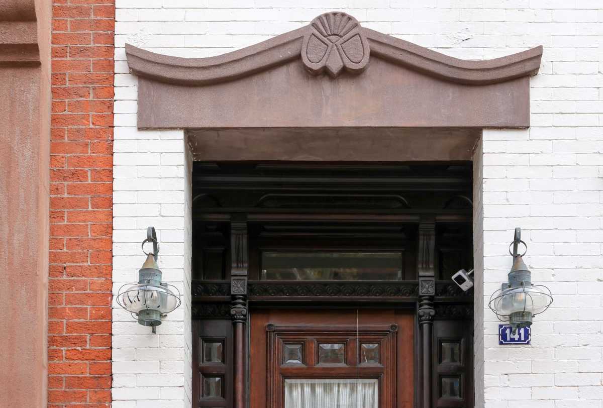 brownstone-row-house-lighting-exterior-sdv-2018-1