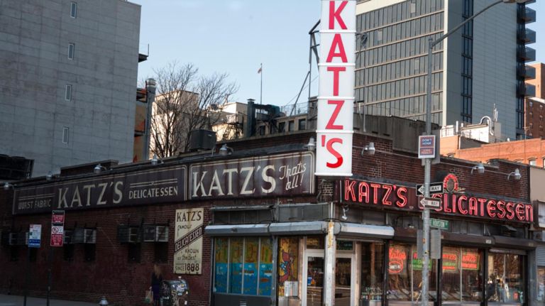These iconic restaurants still deliver the classic NYC experience 10 Katz's Delicatessen has been a New York City institution since 1888.