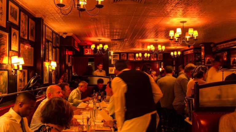 These iconic restaurants still deliver the classic NYC experience 5 Minetta Tavern dates to the 1930s and is decorated with checkered floor tiles, red leather booths and black-and-white photos on the walls.