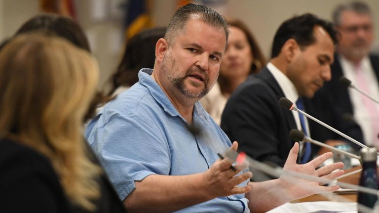 MTA board members clash over overtime allegations: 'There's blood on your hands' 3 Transport Workers Union President John Samuelsen, center, sparred with MTA board member Larry Schwartz on Friday.