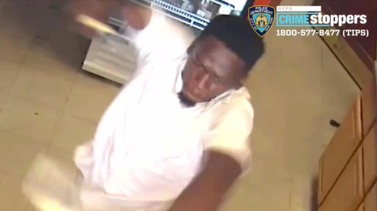 Restaurant worker slashes man, brandishes knives on Bronx street, NYPD says 3 Police said the unidentified worker was arguing with the victim when he went back into the restaurant and then returned to the street with two large kitchen knives.