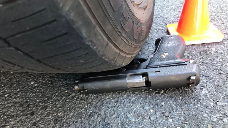 Police officer shot on Staten Island after responding to domestic violence call, NYPD says 4 An NYPD police officer was shot on Staten Island during a struggle with a domestic violence suspect Tuesday morning, officials said.